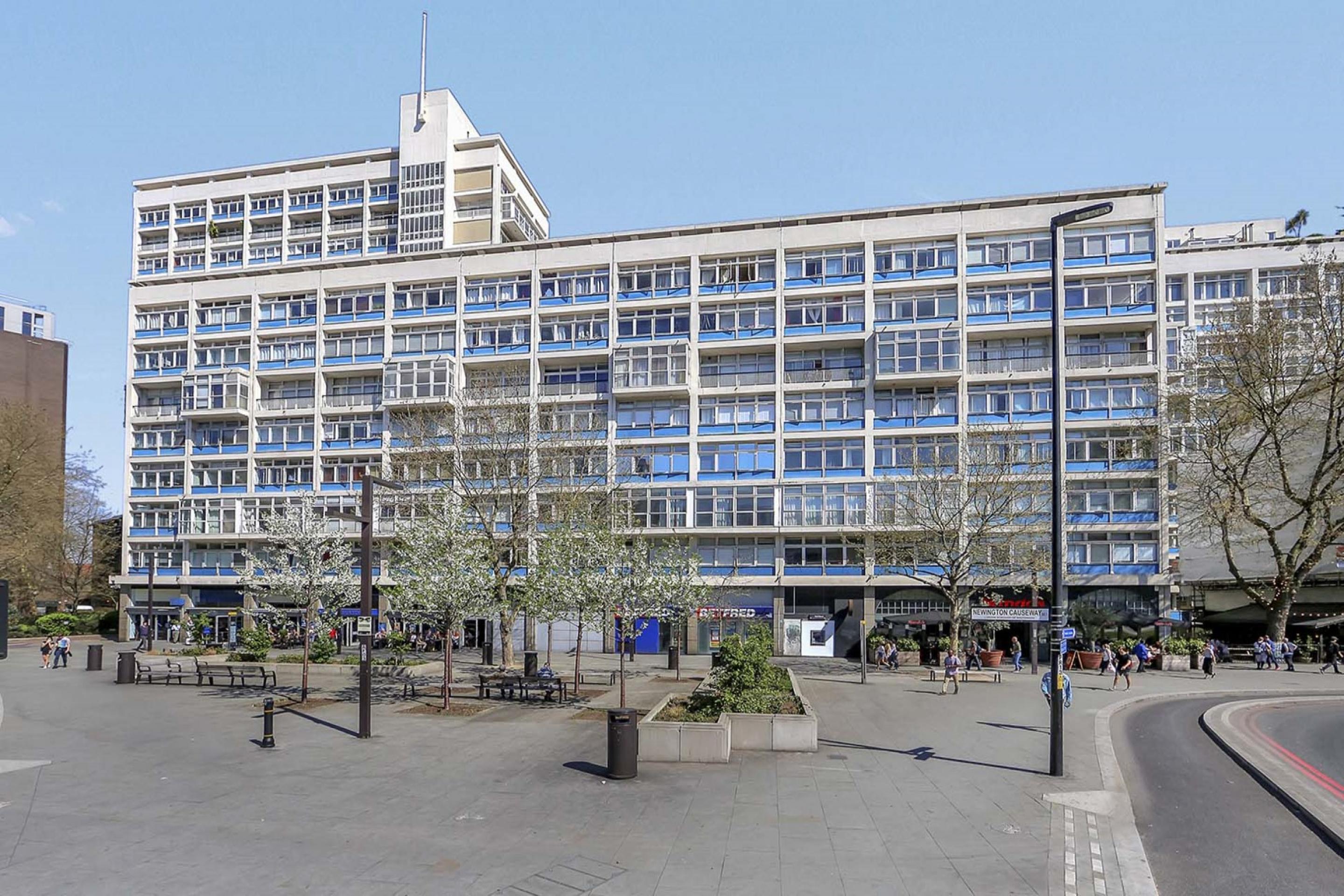 Includes concierge, pool, gym & water rates  Metro Central Heights, Newington Causeway, Elephant & Castle SE1